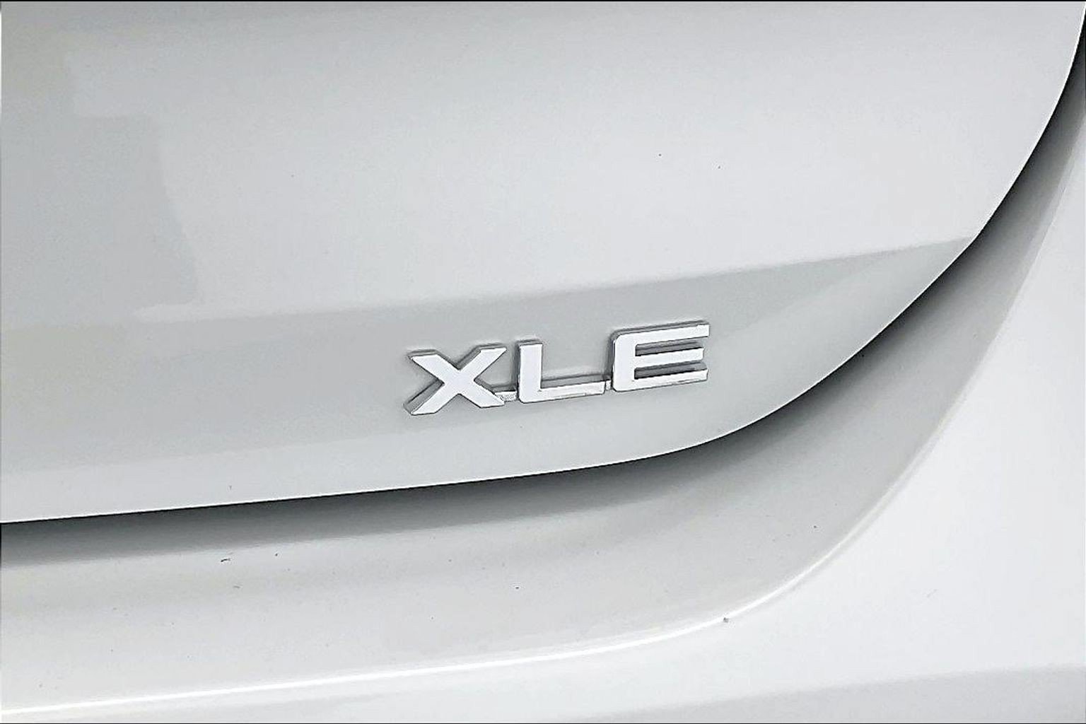 Used 2026 Wind Chill Pearl Toyota XLE image 7