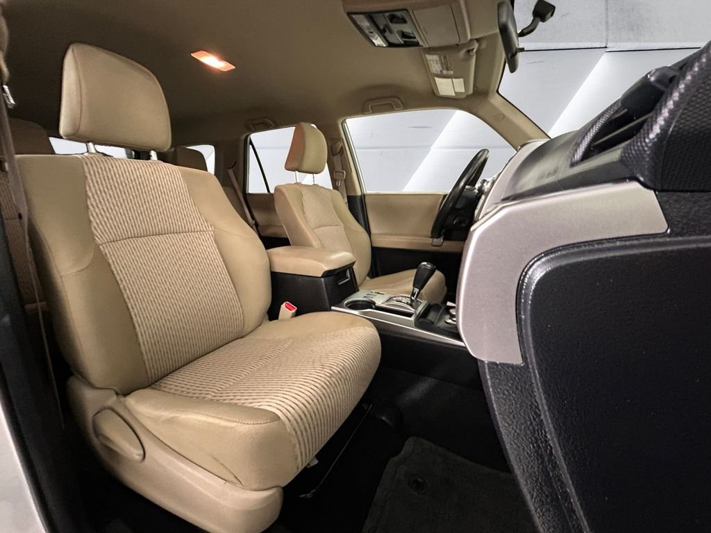 Used 2014 White Toyota SR5 image 14