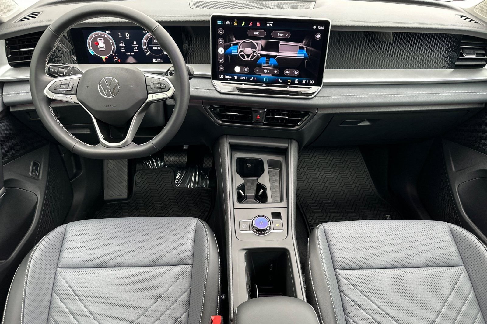 2026 Volkswagen Tiguan SE - Photo 12