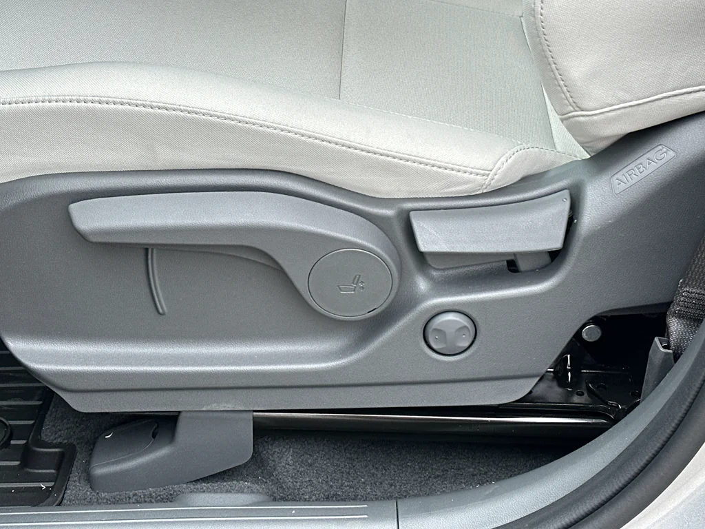 New 2026 Shimmering Silver Hyundai SE image 25