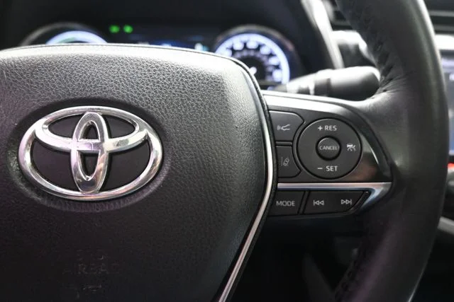 Used 2018 Brown Toyota XLE image 27