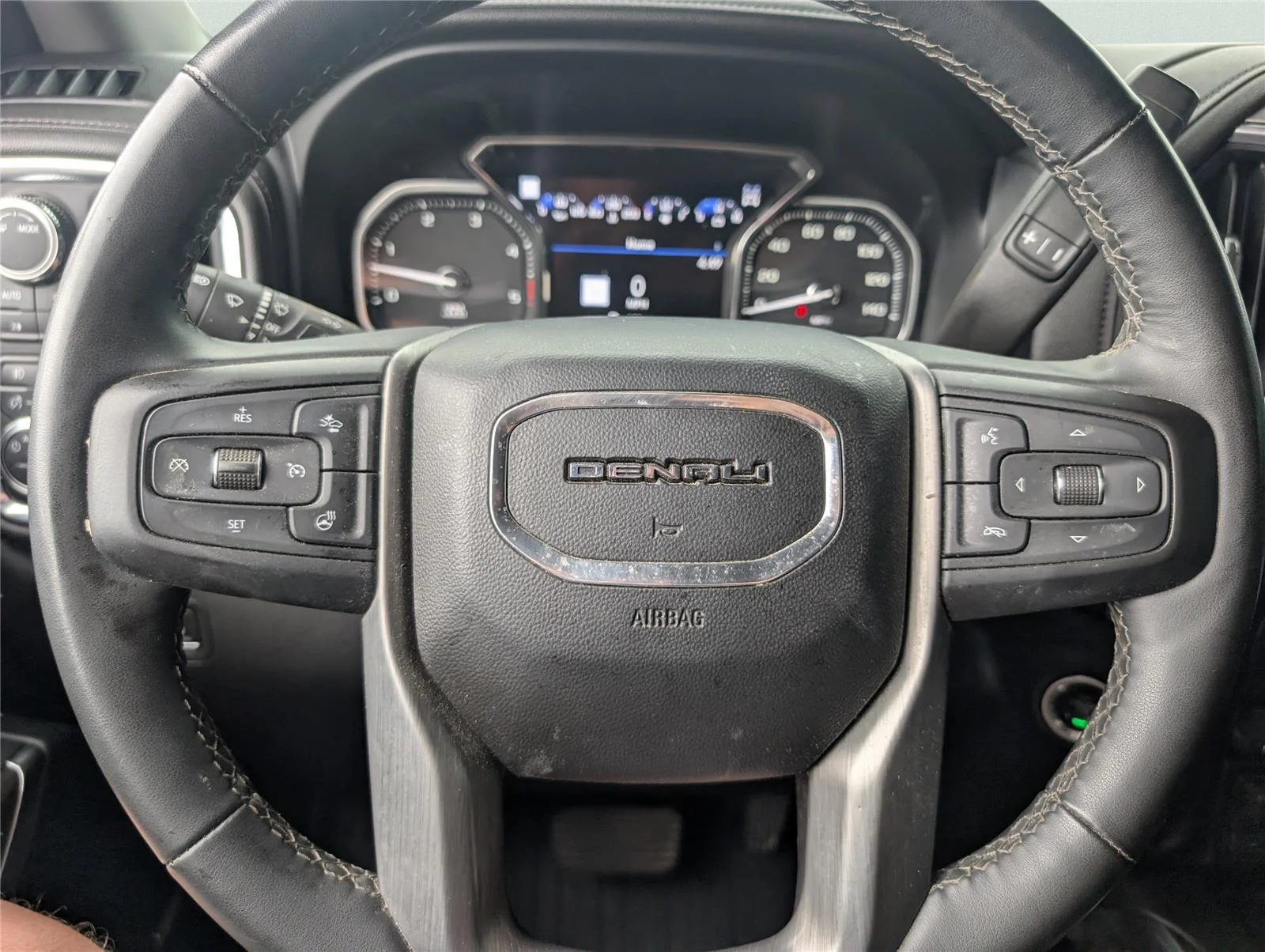 Used 2023 White Frost Tricoat GMC Denali image 25