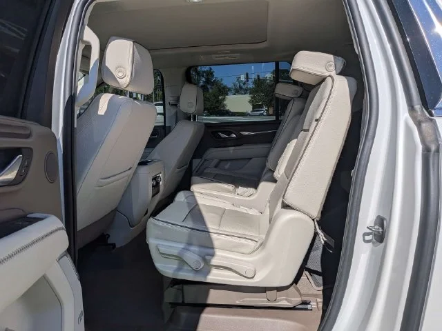 Used 2022 WHITE FROST TRICOAT GMC Denali image 14