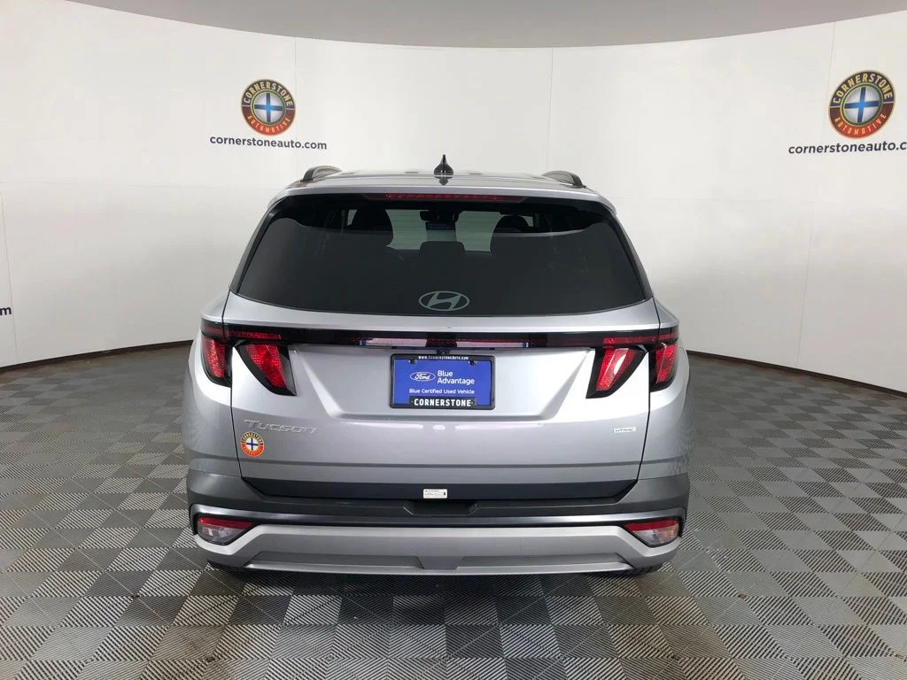 Used 2025 Silver Hyundai SEL image 17