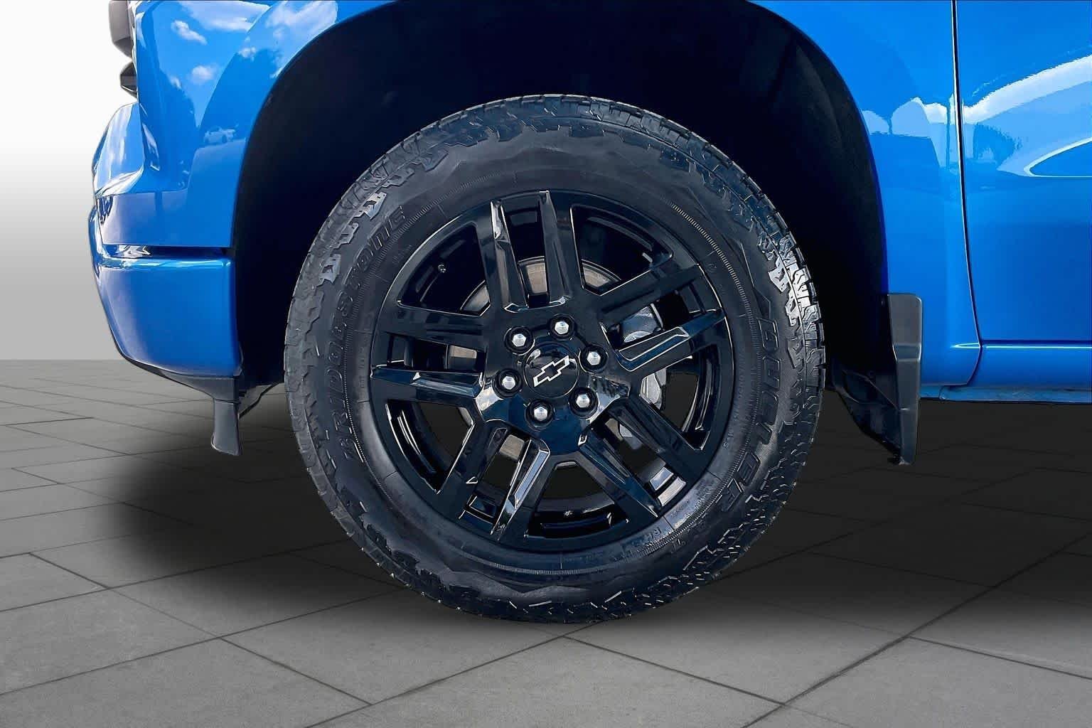 Used 2025 Riptide Blue Metallic Chevrolet Custom image 11