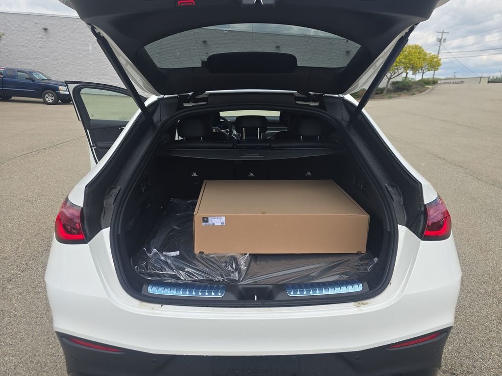 New 2026 Polar White Mercedes-Benz GLC 300 image 23