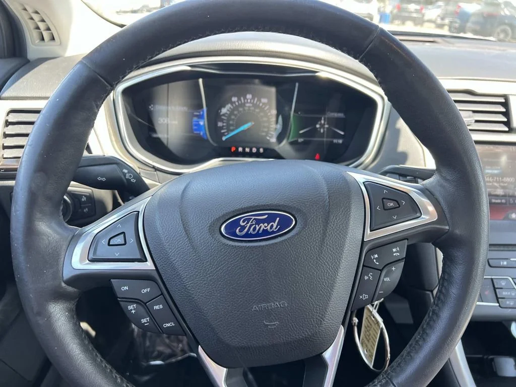 Used 2016 Gray Ford SE image 15