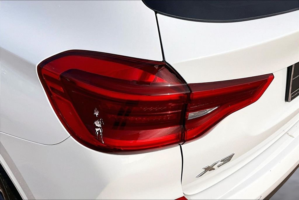 Used 2021 White BMW xDrive30i image 30