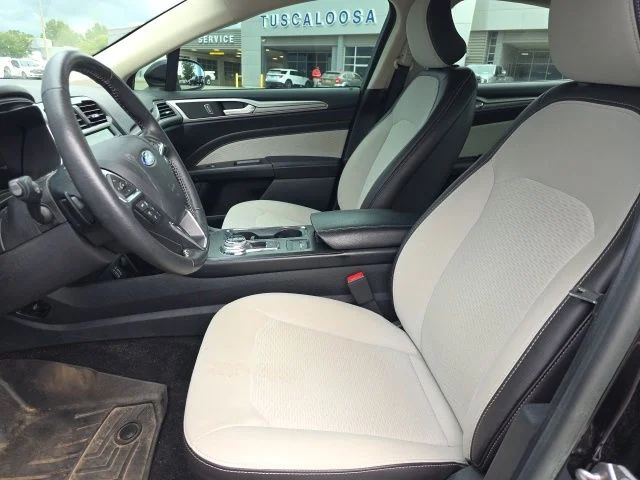 Used 2019 Black Ford SE image 9