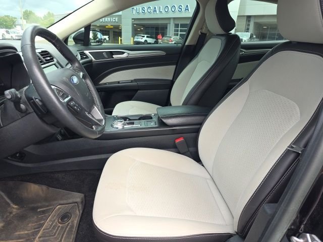 Used 2019 Black Ford SE image 9