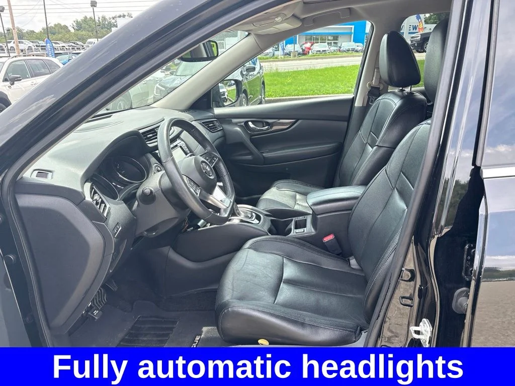 Used 2017 Black Nissan SL image 15