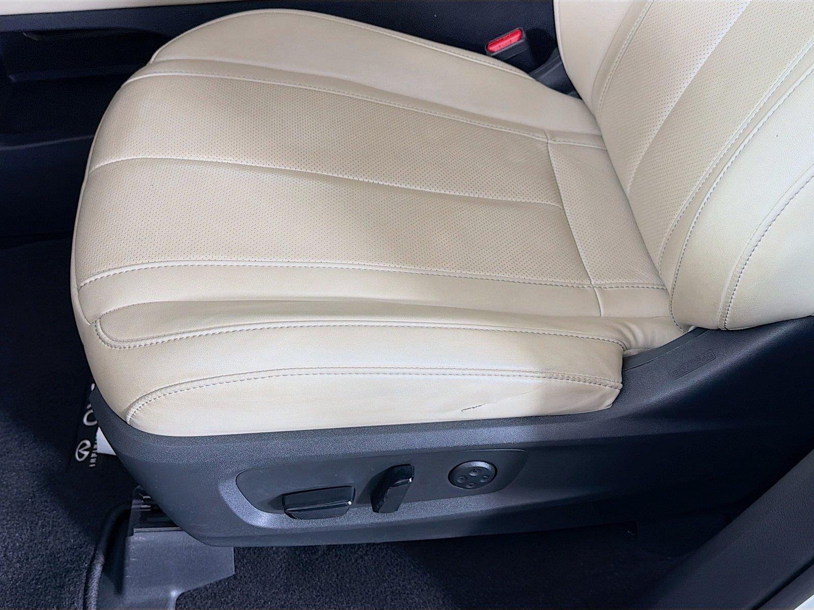 Used 2023 Majestic White INFINITI LUXE image 15