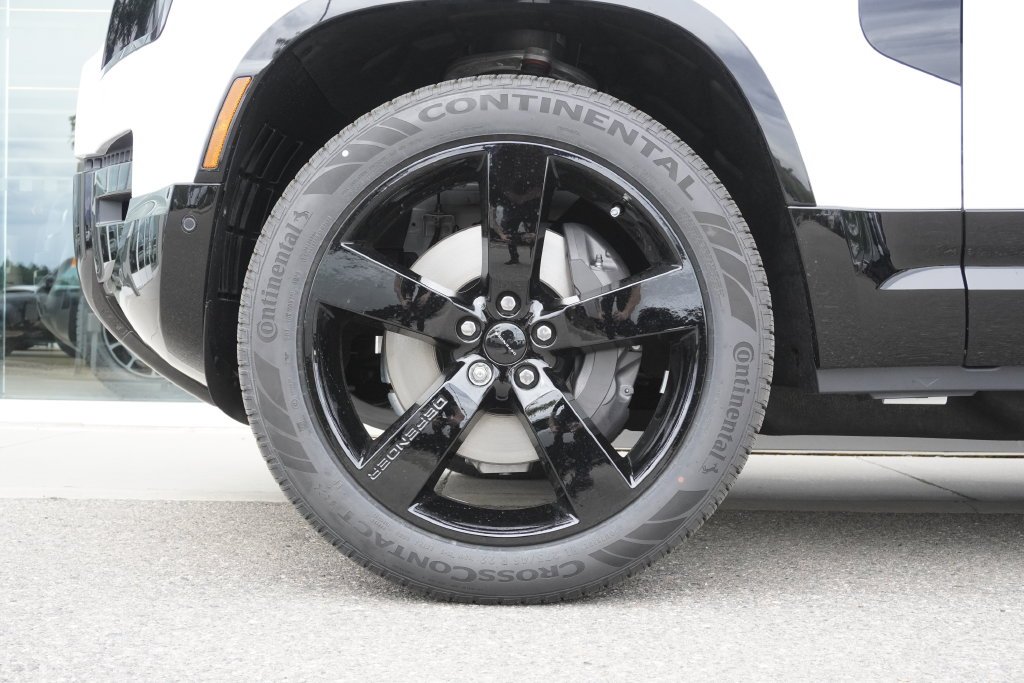 New 2026 Fuji White Land Rover X-Dynamic SE image 32