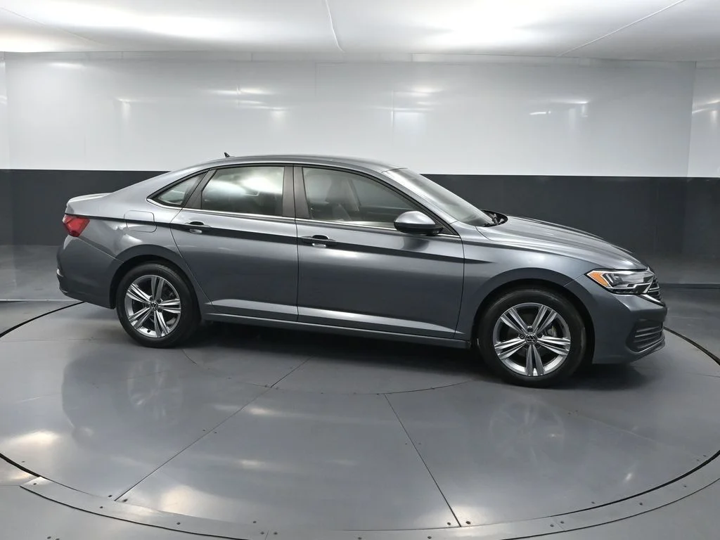 Used 2024 Gray Volkswagen 1.5T SE image 4
