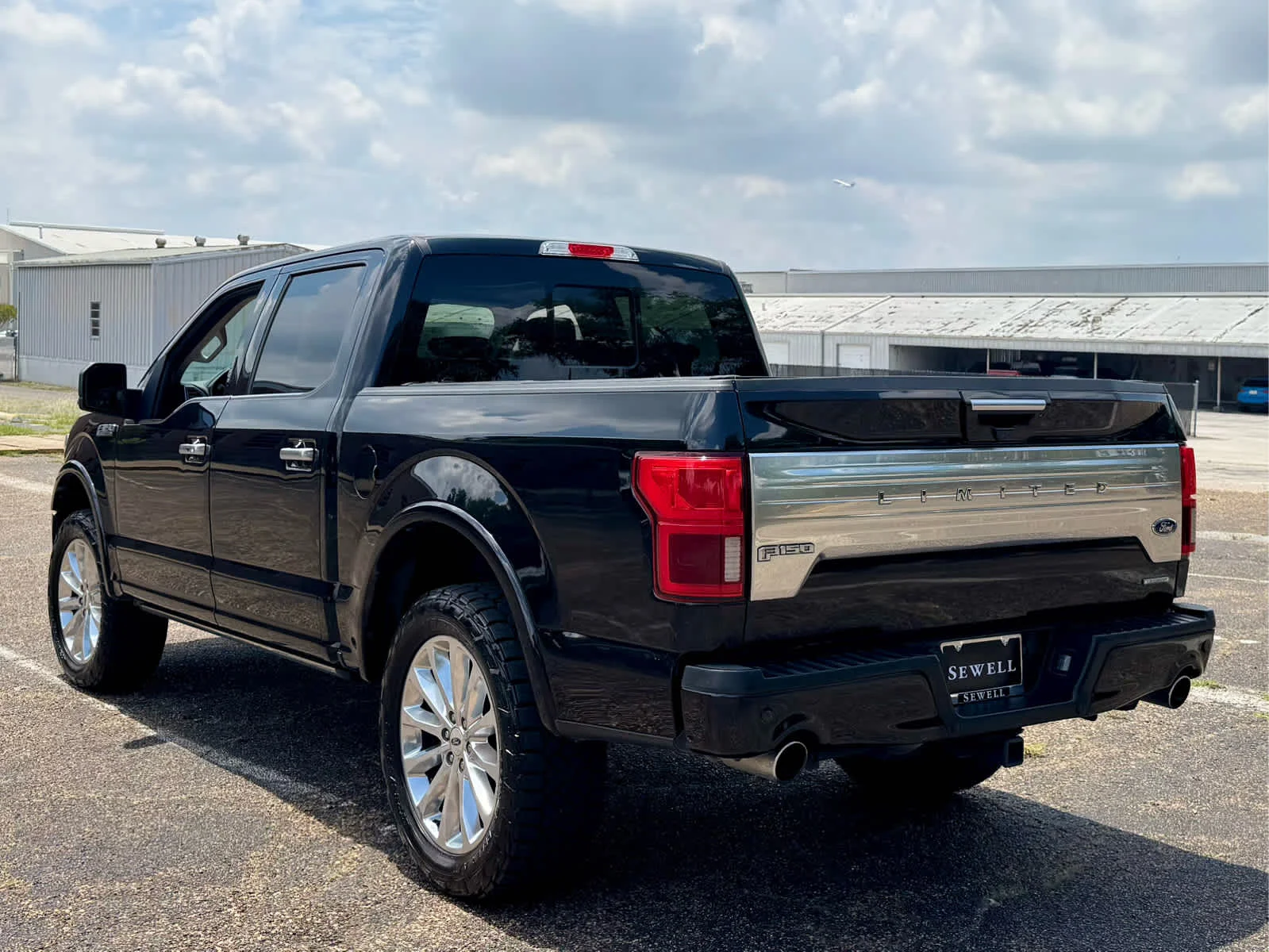 Used 2019  Ford Limited image 4