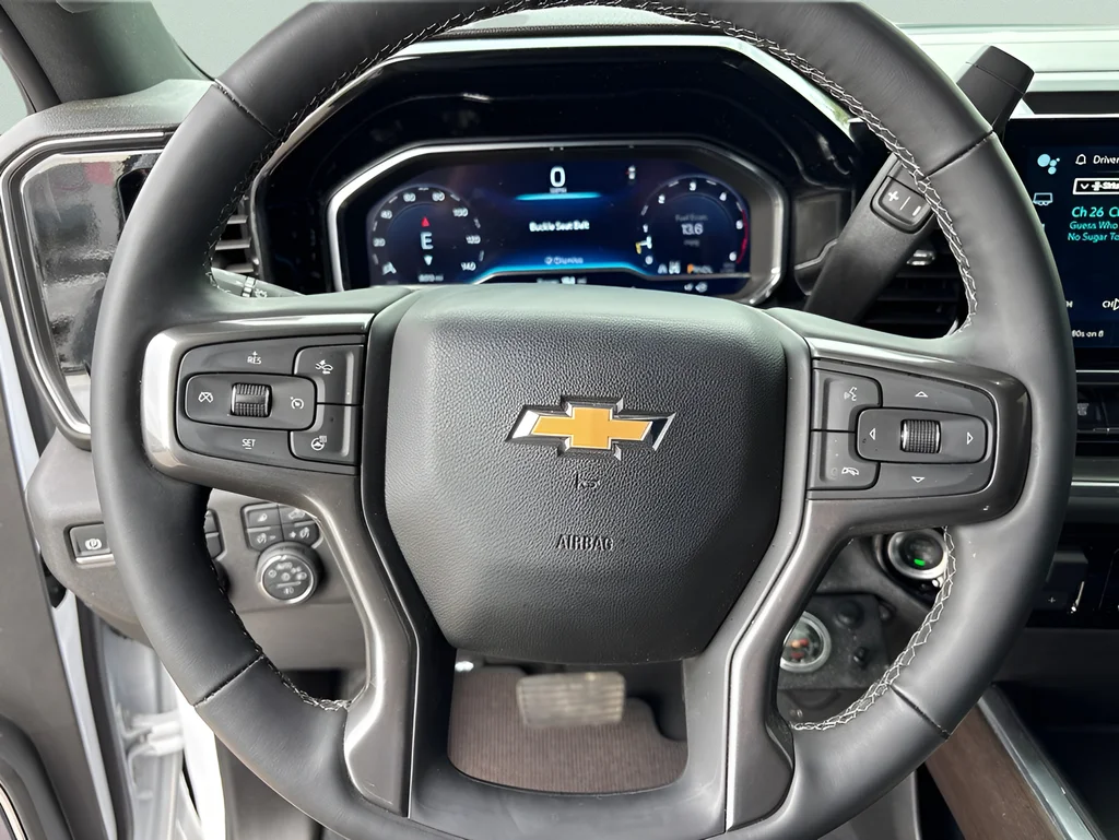Used 2025 Pearl Chevrolet High Country image 6