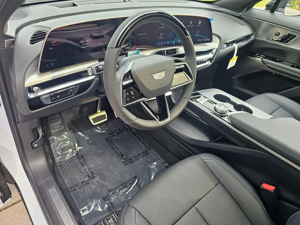 New 2027 Vibrant White Tricoat Cadillac Sport image 19