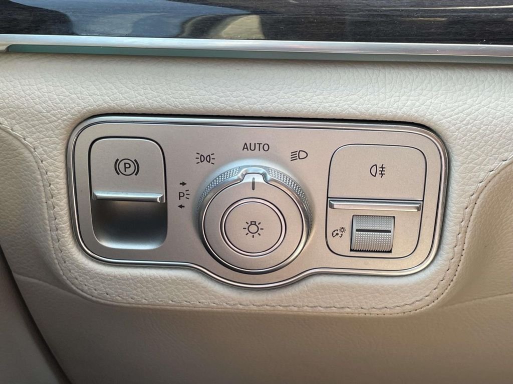 Used 2020 White Mercedes-Benz GLE 580 image 22