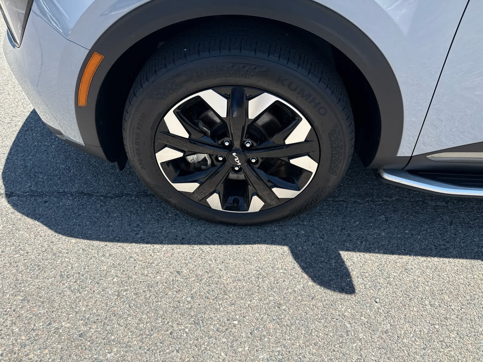 Used 2023 Gray Kia X-Line image 9