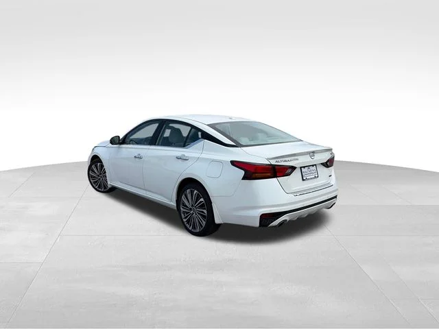 Used 2023 White Nissan 2.5 SL image 4