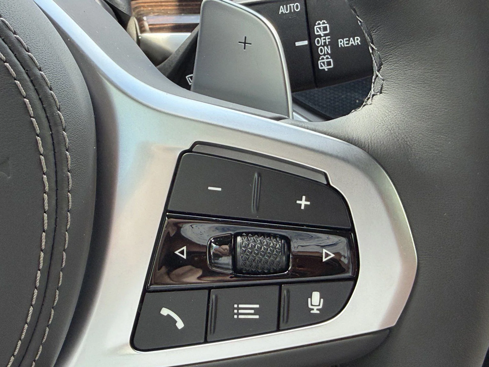 New 2026 Carbon Black Metallic BMW xDrive40i image 32