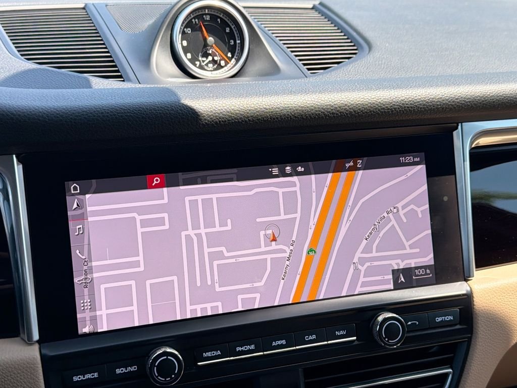Used 2021  Porsche Base image 20