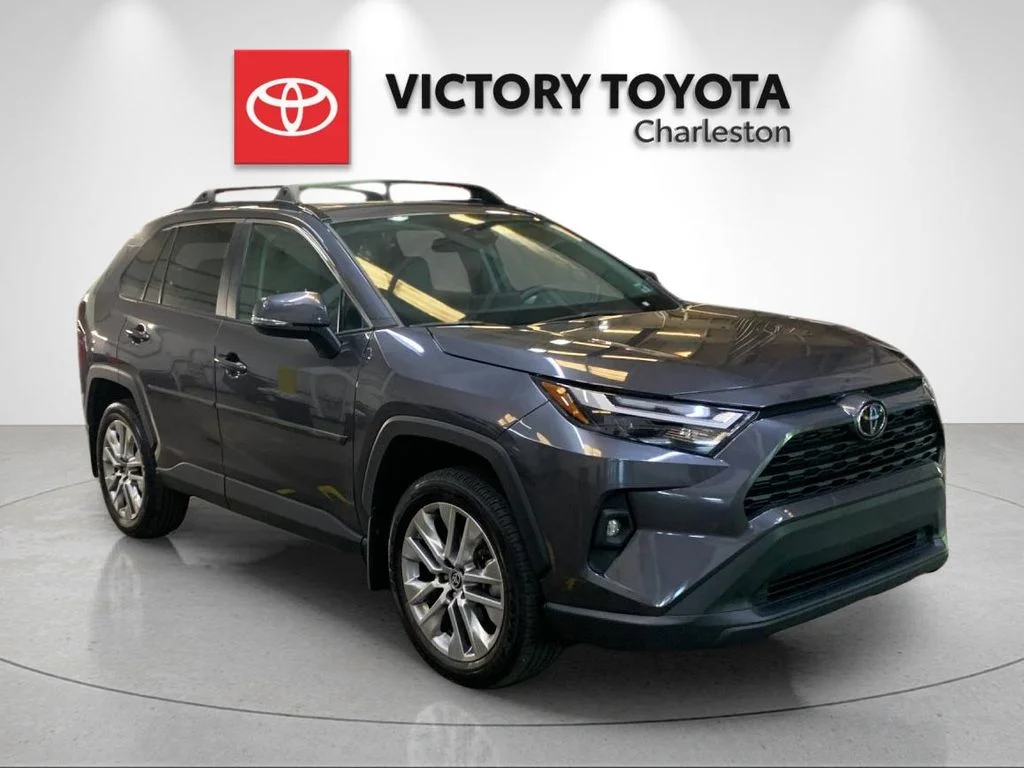 Used 2024 Gray Toyota XLE Premium image 5