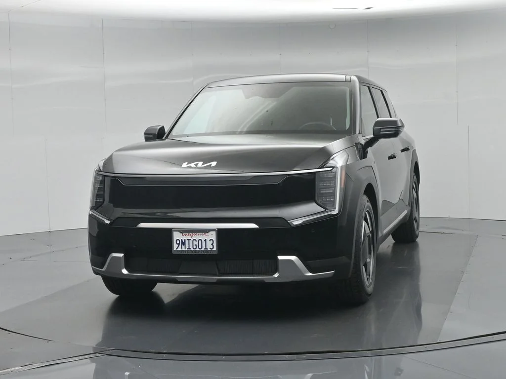 Used 2024 Black Kia Light Long Range image 60