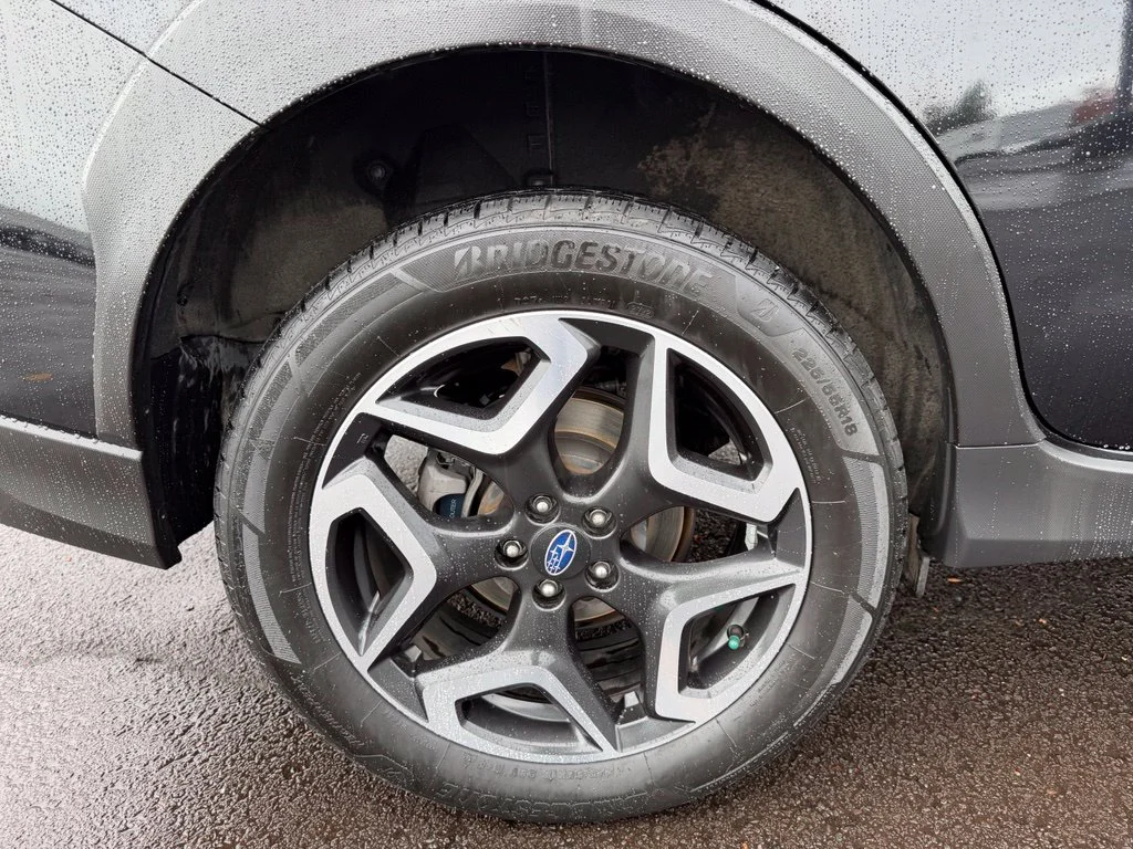 Used 2019 Crystal Black Silica Subaru 2.0i Limited image 9