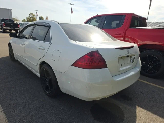 Used 2007 Taffeta White Honda SE image 4