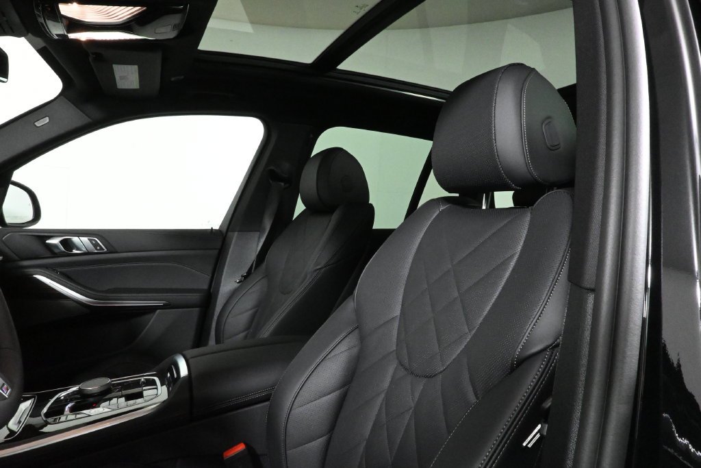 Used 2026 Black BMW xDrive50e image 17