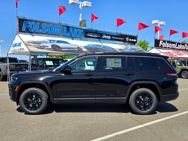 New 2026 Diamond Black Crystal Pearlcoat Jeep Altitude image 8