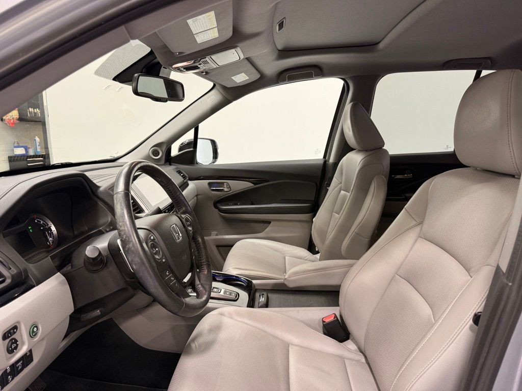 Used 2020 Silver Honda  image 10