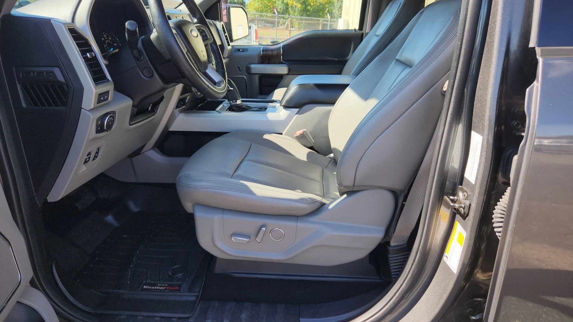 Certified Used 2018 Magnetic Ford LARIAT image 17
