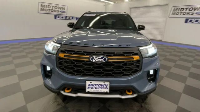 New 2027 Vapor Blue Metallic Ford Tremor® image 3