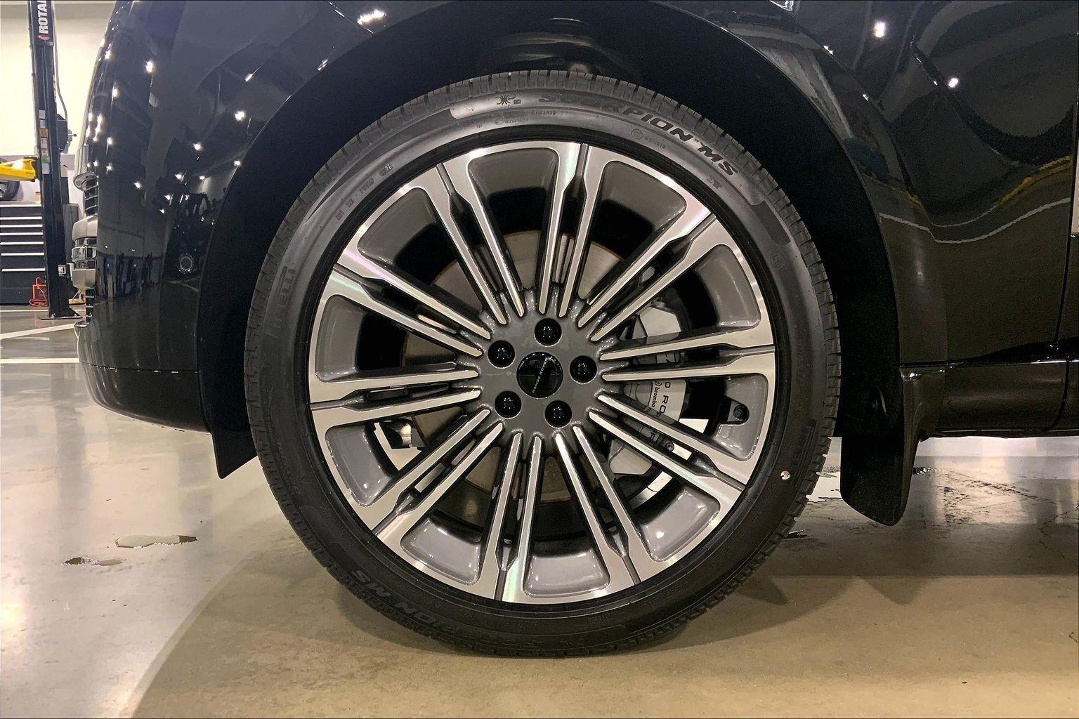 New 2026 Santorini Black LAND ROVER SE image 11