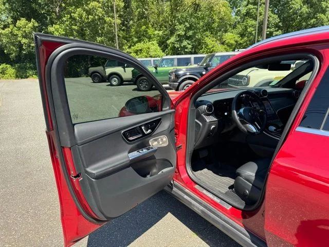 Used 2024  Mercedes-Benz GLC 300 image 14