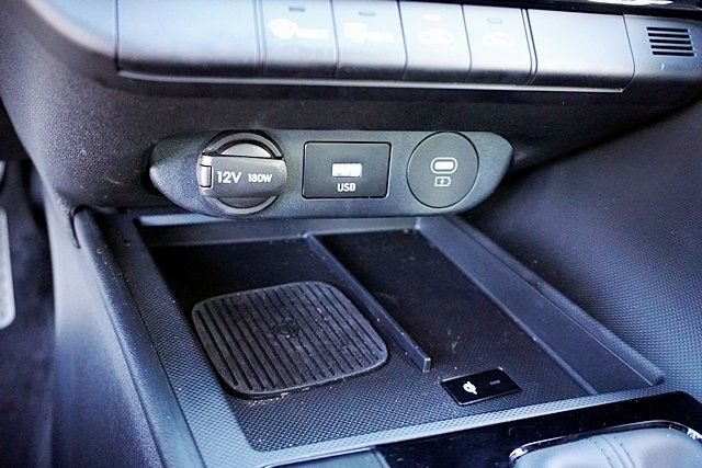 Used 2025 White Hyundai SEL Sport image 26