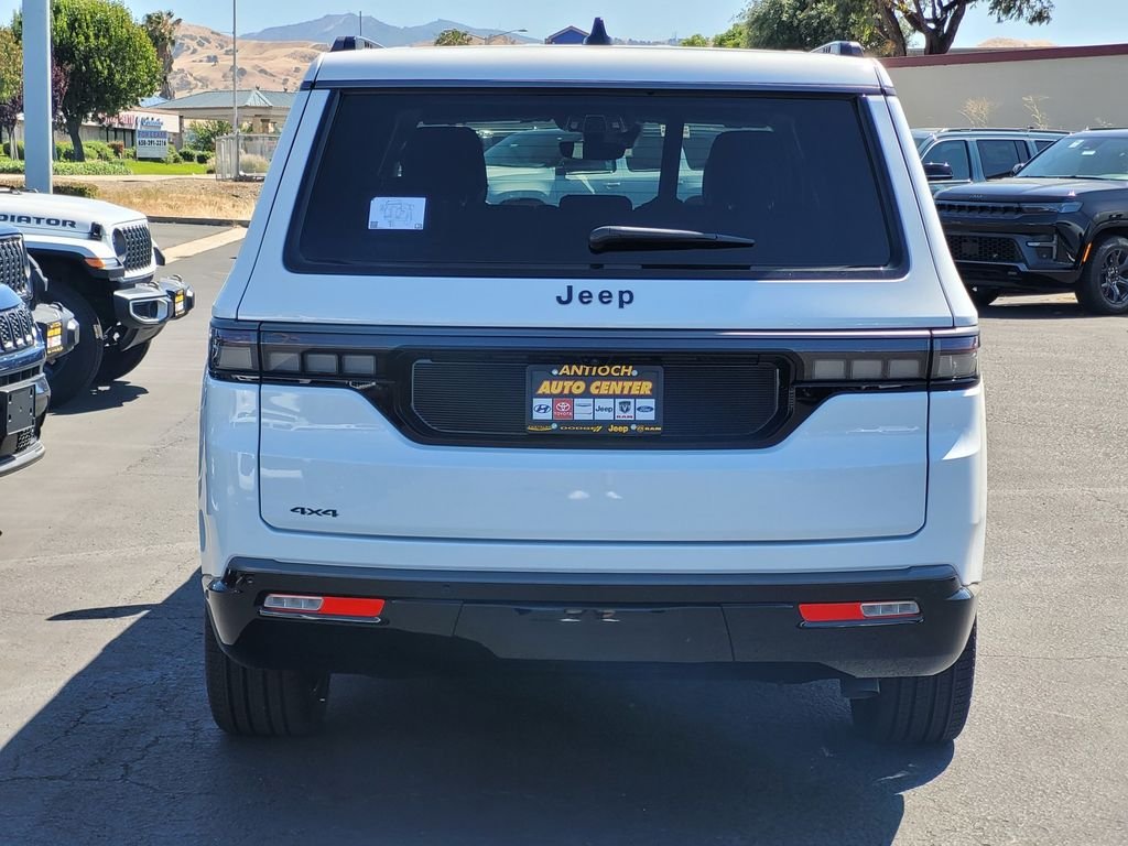 New 2026 Bright White Clear-Coat Exterior Paint Jeep Limited Reserve image 4