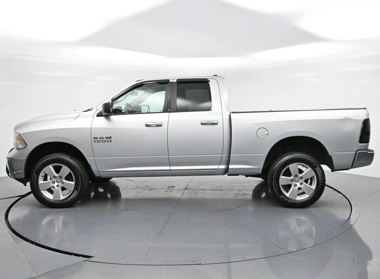Used 2015 Bright Silver Metallic Clearcoat Ram SLT image 4