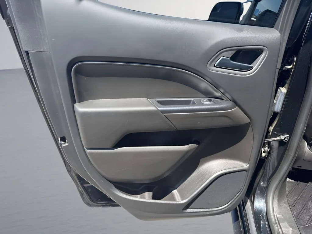 Used 2022 Black Chevrolet ZR2 image 27