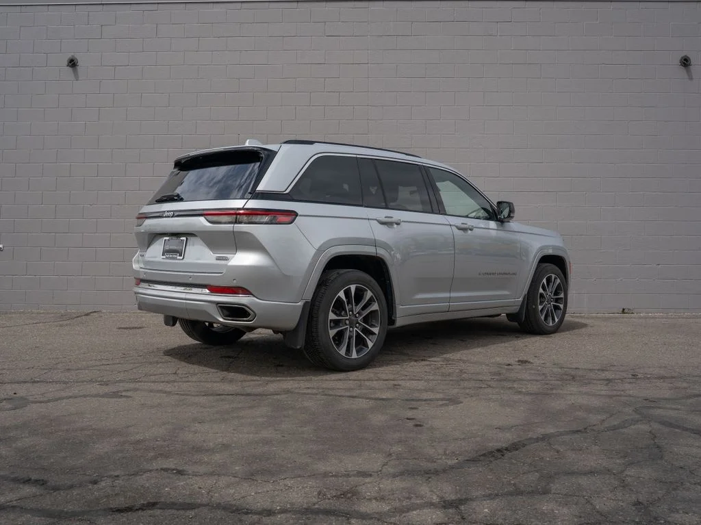 Used 2022 Silver Jeep Overland image 7