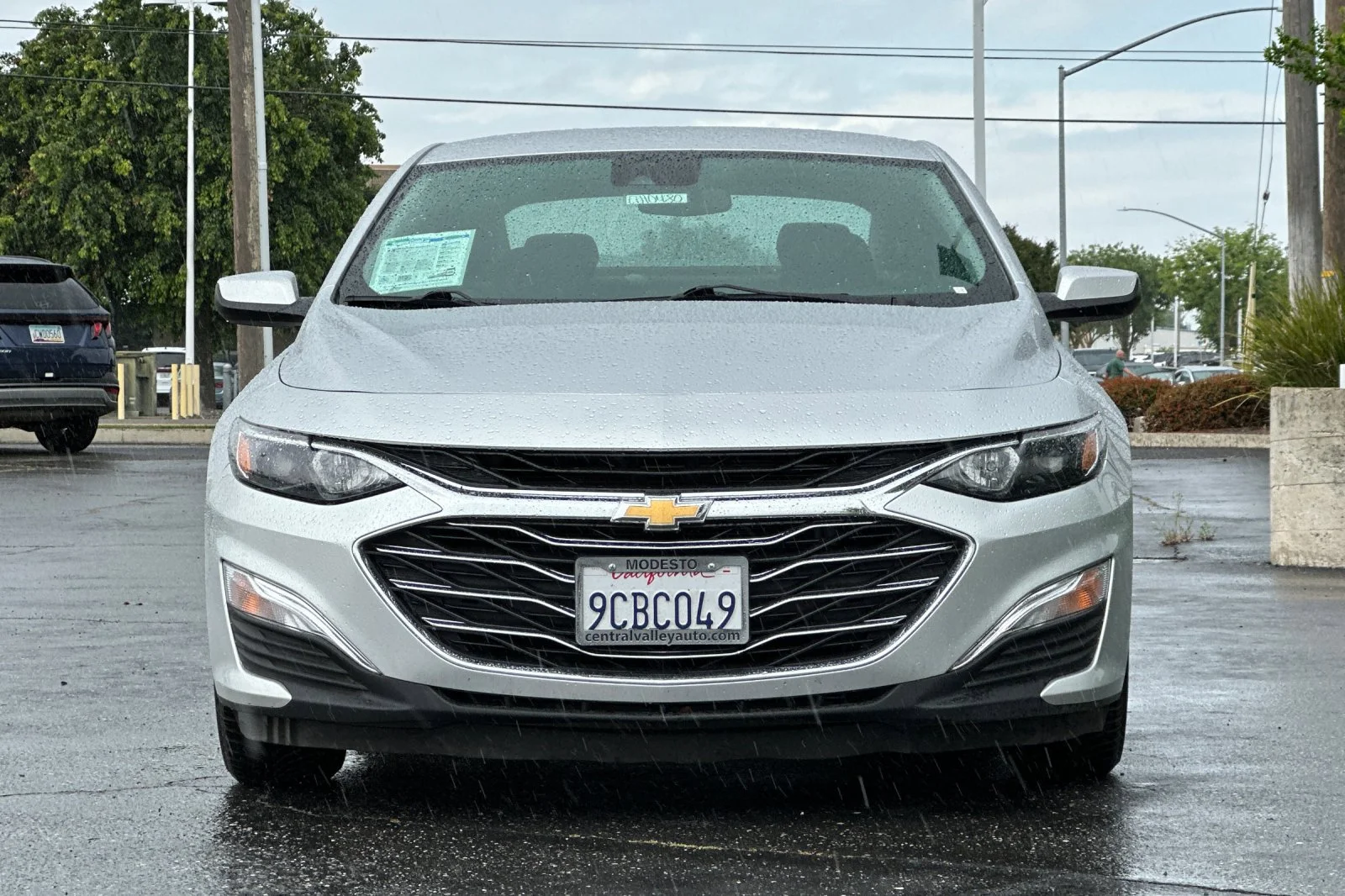 Used 2022 Silver Ice Metallic Chevrolet LS image 9