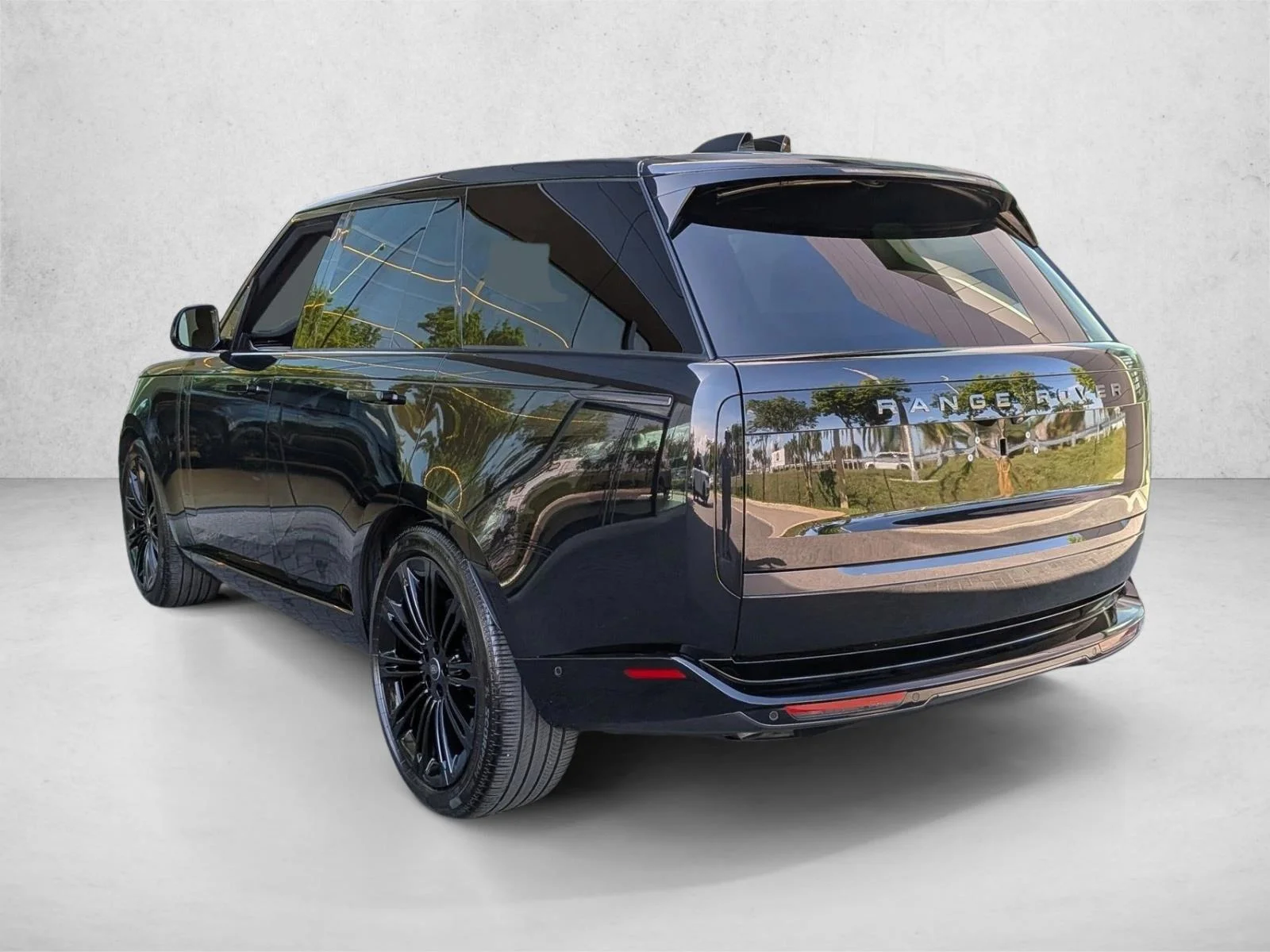 Used 2025 Santorini Black Metallic Land Rover SE image 8