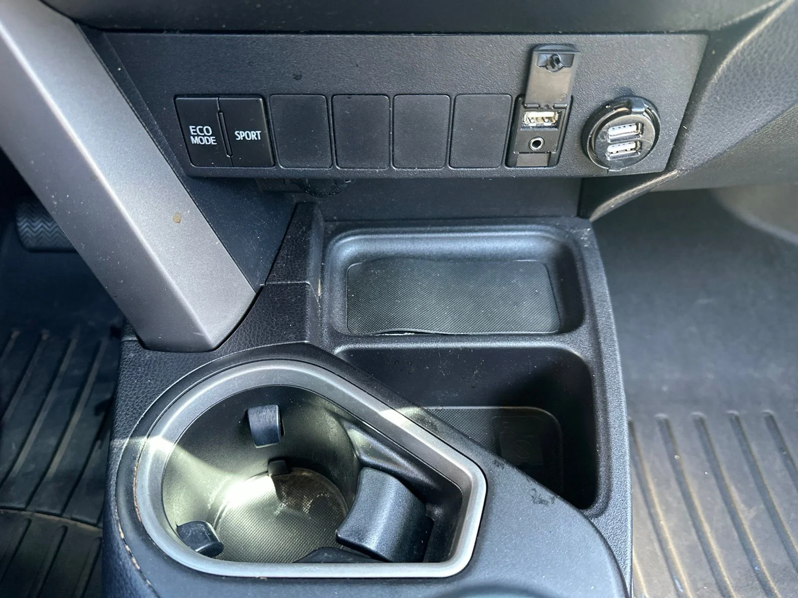 Used 2017 Black Toyota XLE image 32