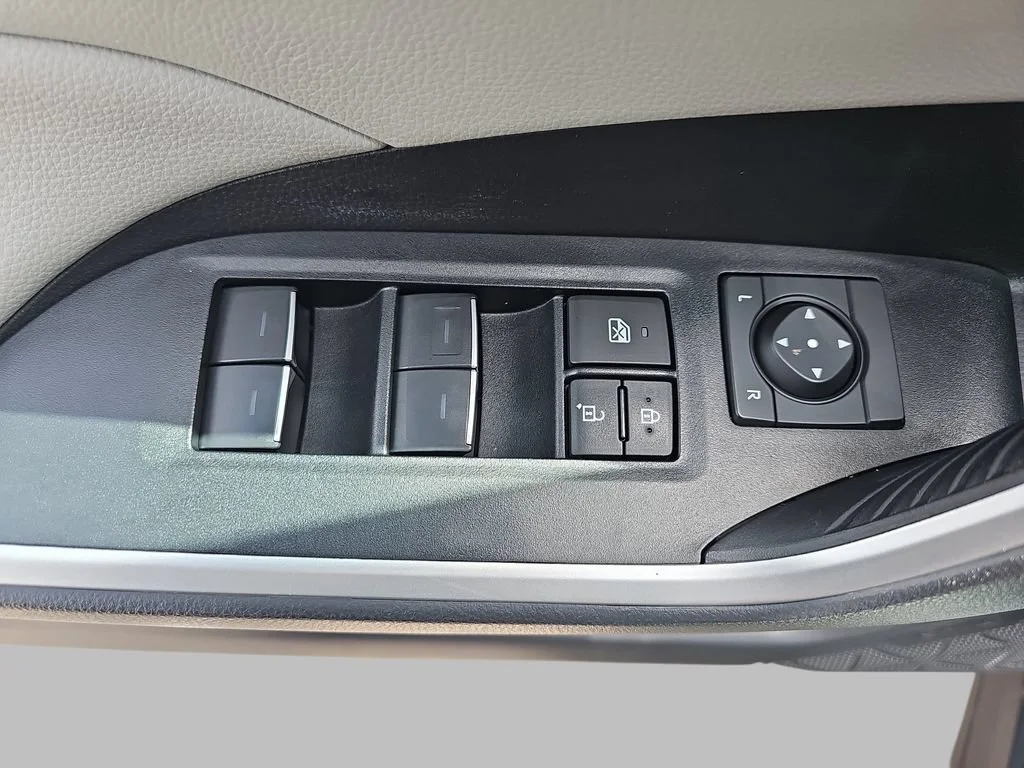 Used 2024 Silver Toyota Hybrid XLE image 34