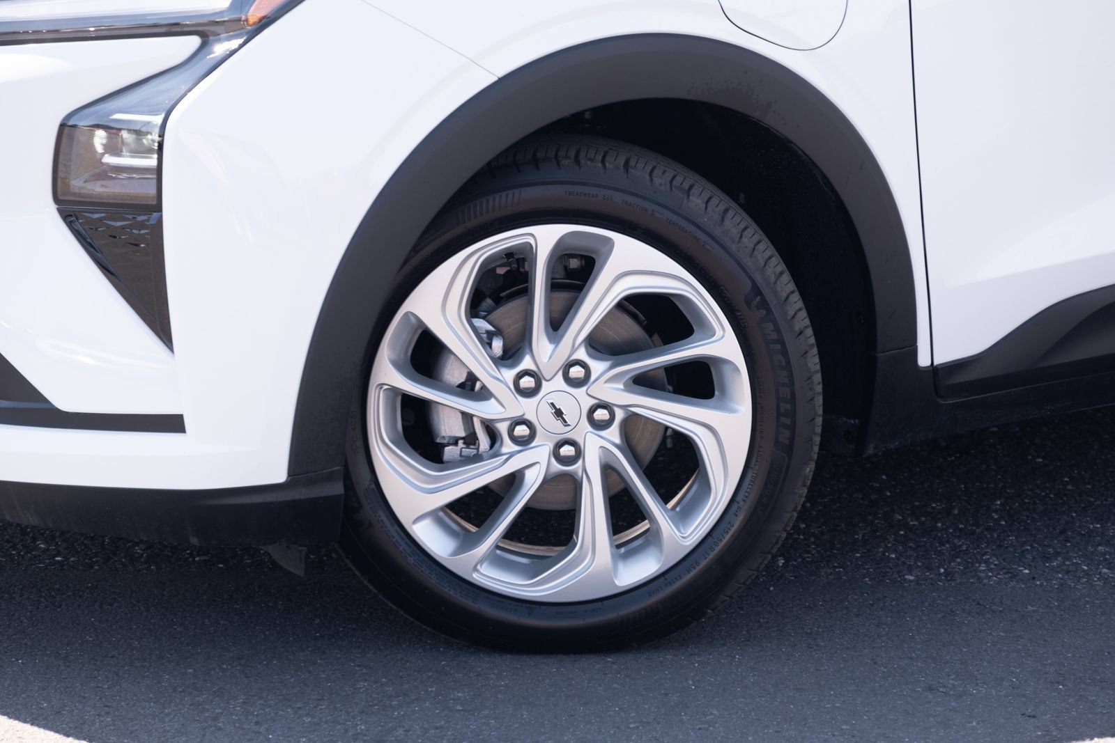 New 2027 Summit White Chevrolet LT image 19