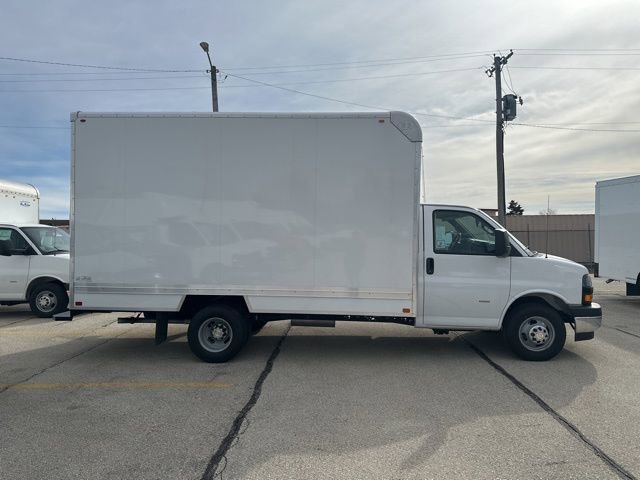 New 2025 Summit White Chevrolet 1WT image 4