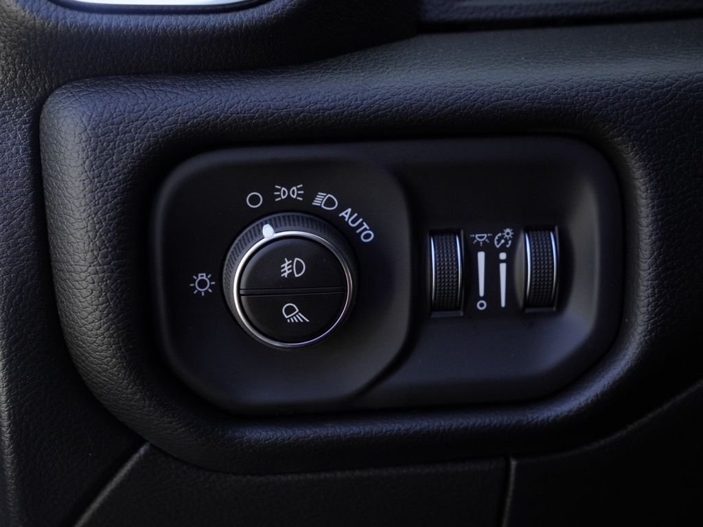 New 2026 Bright White Clear-Coat Exterior Paint RAM Laramie image 12