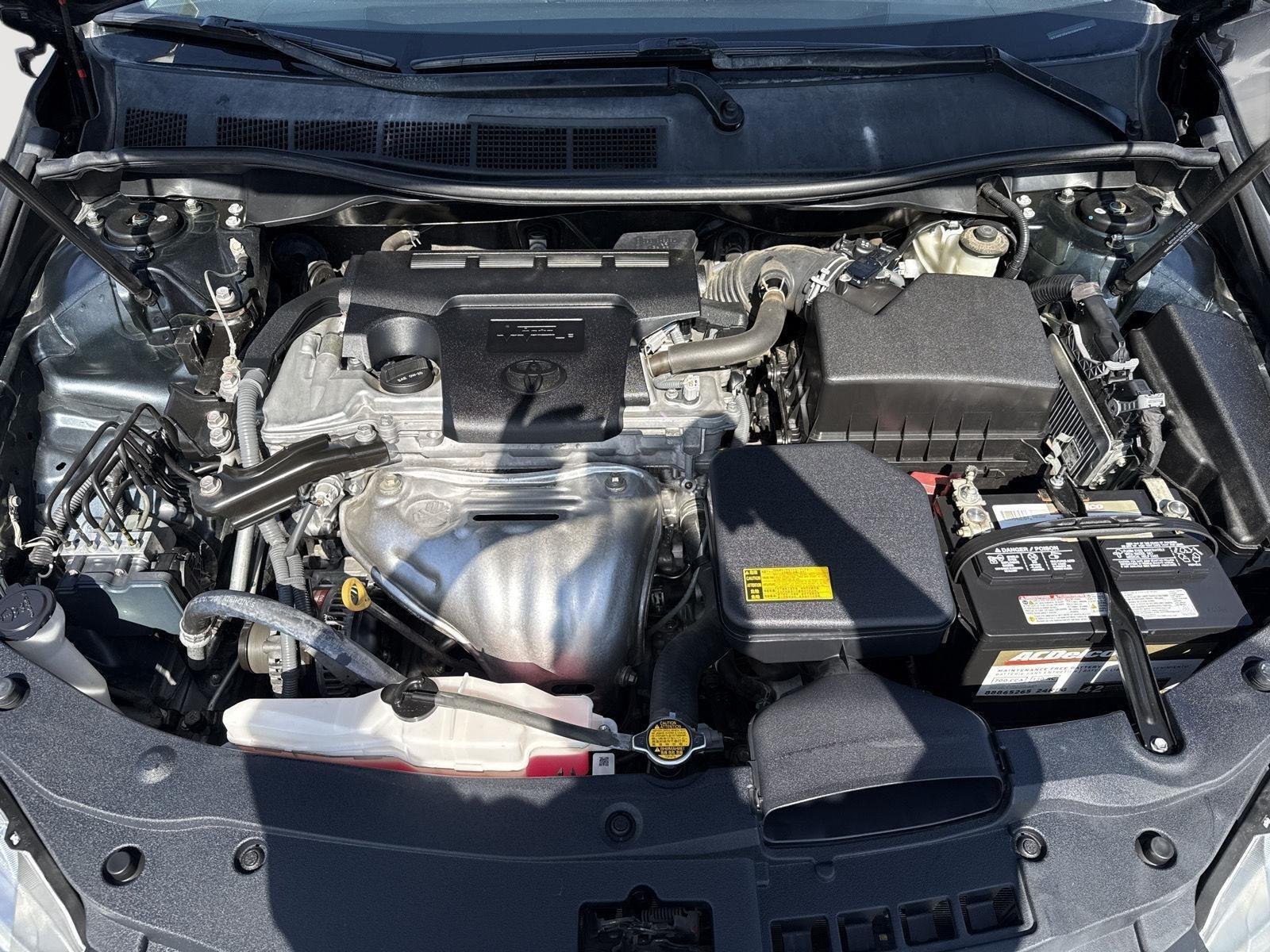 Used 2015 Cosmic Gray Mica Toyota XLE image 31